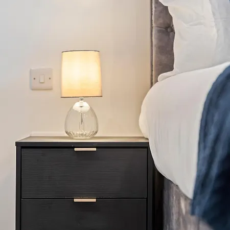 The Shanti Suite- - Parking - Netflix アパート *